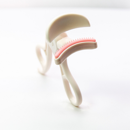 📢📢BUY 1 GET 1 FREE !! ⏰Wide-Angle Eyelash Curler with Comb